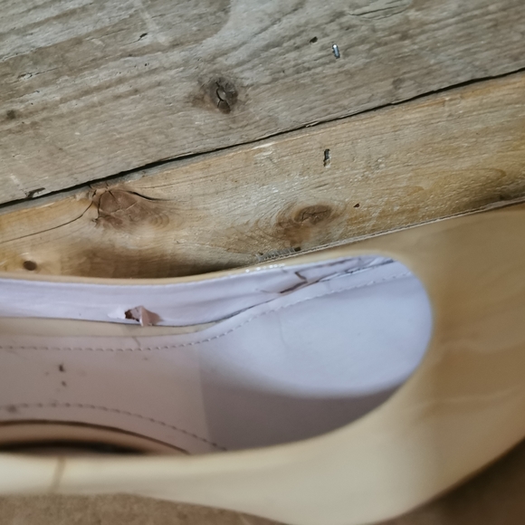 Vince Camuto Patent Beige Sariah Heels size 6.5 - Picture 9 of 14